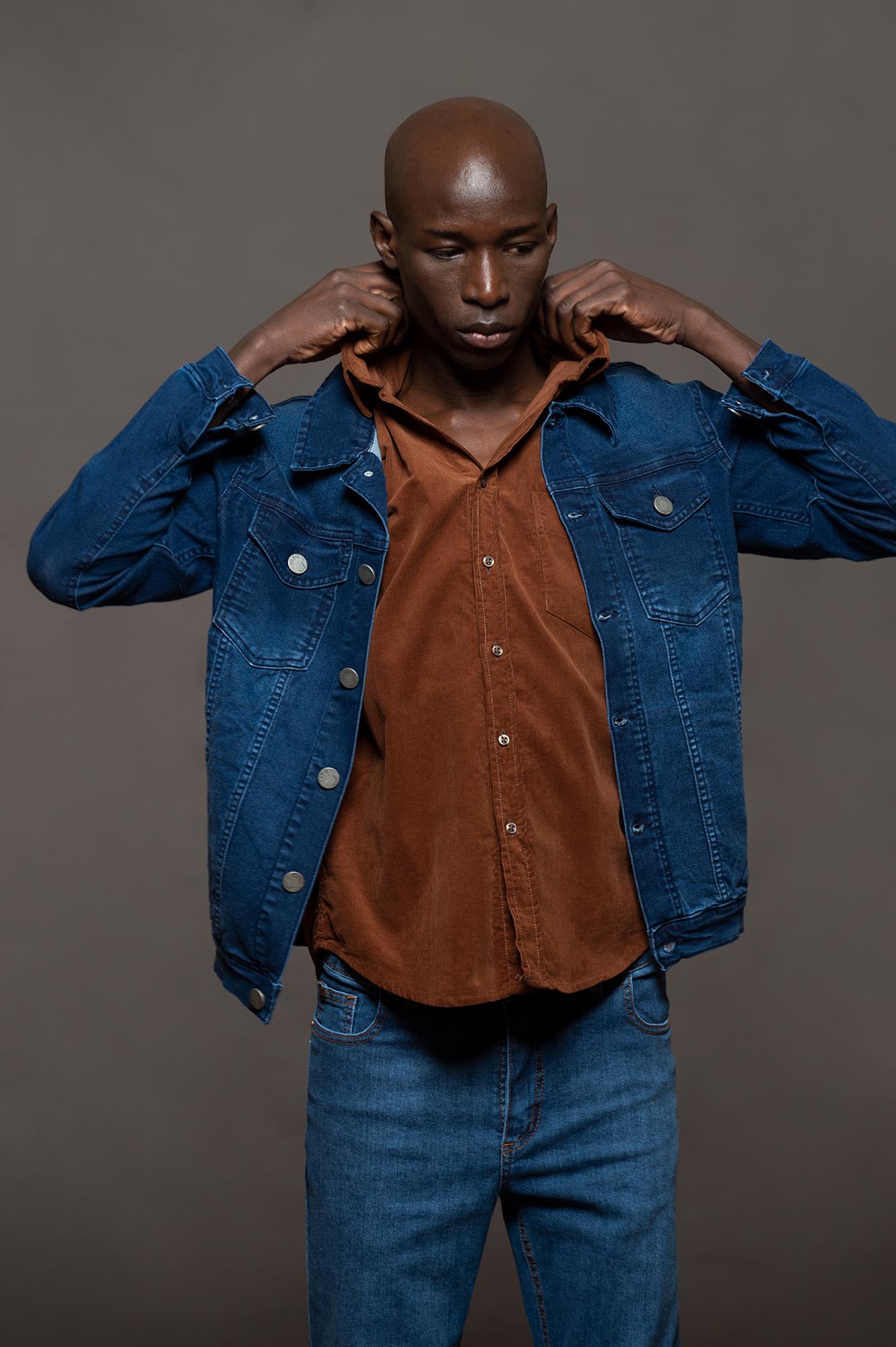 8001AL - CAMPERA DE  JEAN CRETA AZUL LOCALIZADO